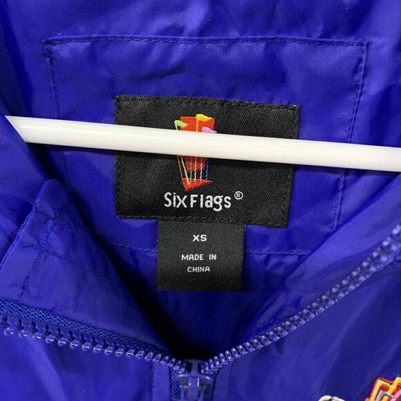 Six Flags Employee Blue Windbreaker Hooded Lightweight Jacket Size XS - Picture 2 of 6